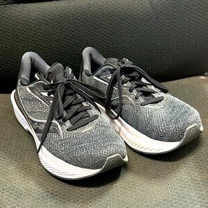 Saucony echelons pwr run women’s size 8.5 w
Like new condition.